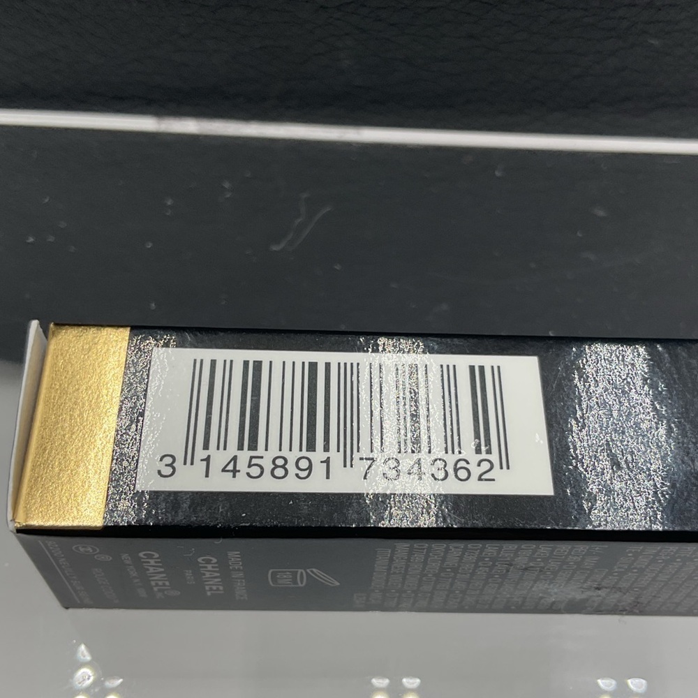 CHANEL Rouge Coco Shine Lipstick in 136 Dernier Givre - BNIB & Discontinued - Picture 7 of 10